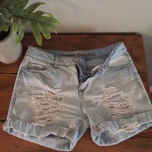 Almost famous destroyed boyfriend shorts